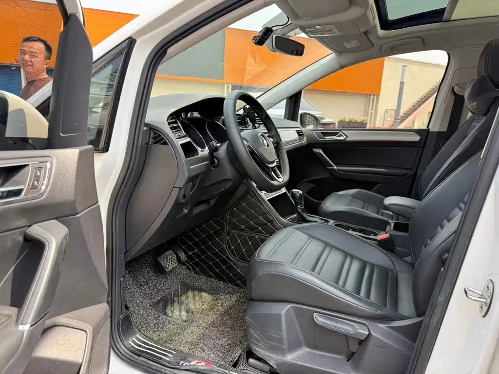 Touran 2018 Touran L 280TSI DSG Comfort Edition 7 seats National V купить на сайте DeffCars