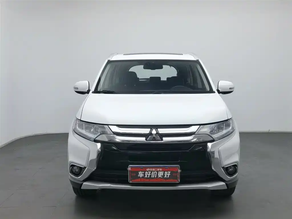 Outlander 2018 2.4L four-wheel drive luxury version 7 seats купить на сайте DeffCars