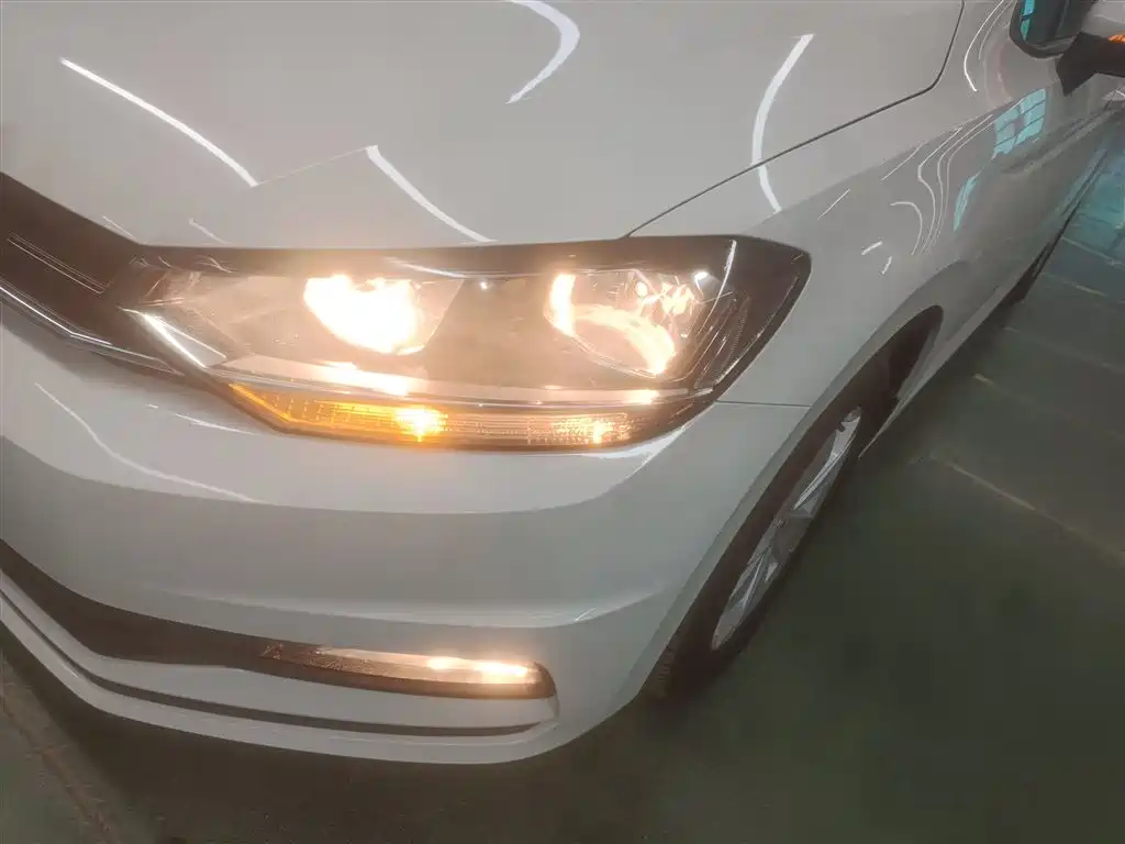 Touran 2018 Touran L 280TSI DSG Fashion Edition 7 seats National V купить на сайте DeffCars