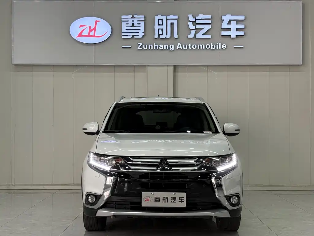 Outlander 2016 2.4L four-wheel drive luxury version 7 seats купить на сайте DeffCars