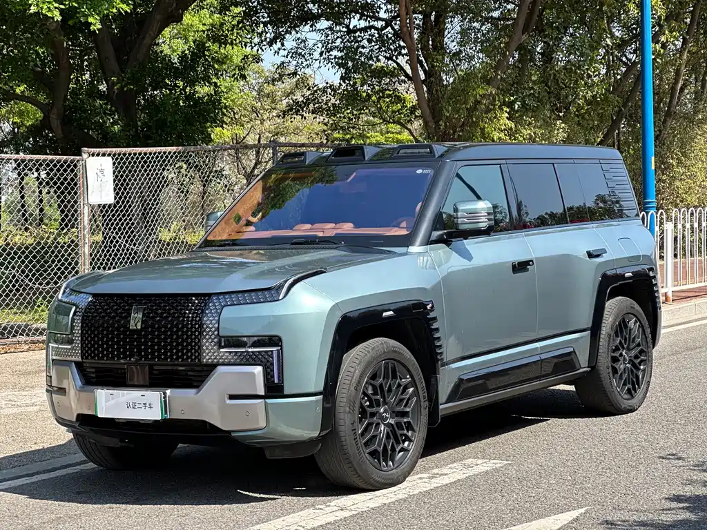 Looking up at U8 2023 Deluxe Edition купить на сайте DeffCars