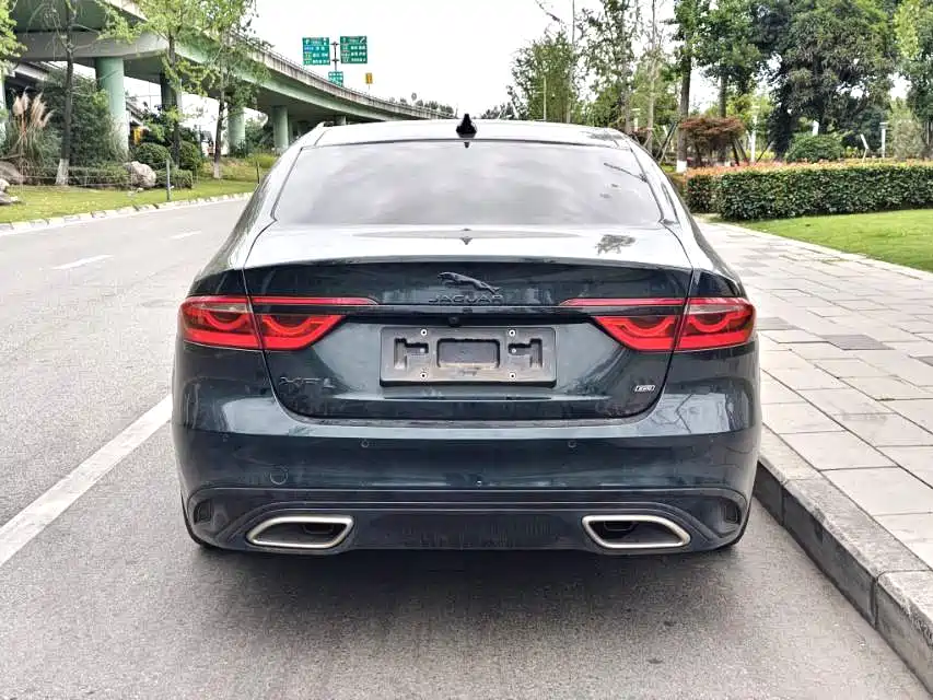Jaguar XFL 2021 XFL 2.0T P250 four-wheel drive obsidian sports version купить на сайте DeffCars