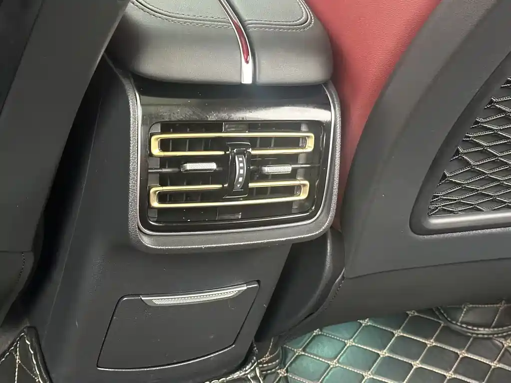 Hongqi HS5 2023 2.0T Qixiang Pro version купить на сайте DeffCars
