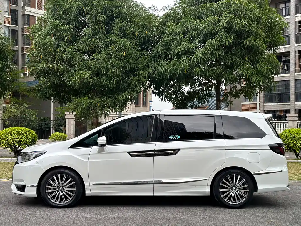 Alison 2022 2.0L e:HEV Deluxe Edition купить на сайте DeffCars