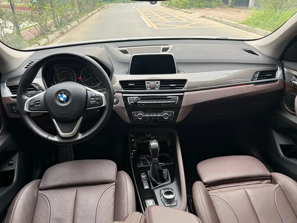 BMW X1 2018 xDrive20Li Exclusive Model купить на сайте DeffCars
