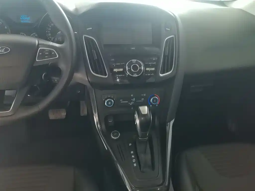 Focus 2018 sedan classic 1.6L automatic stylish smart mobility version купить на сайте DeffCars