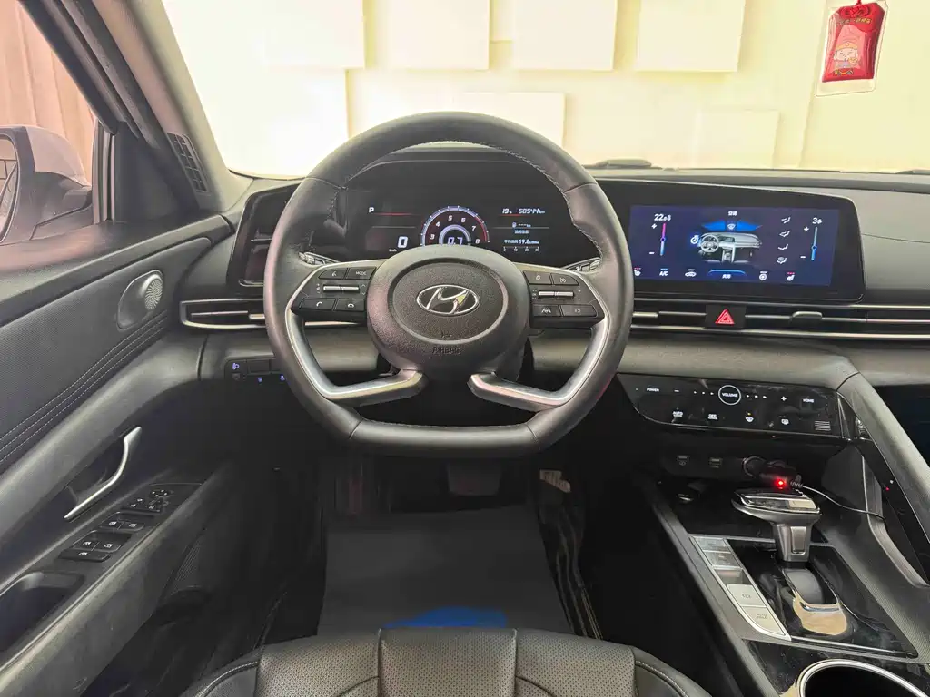 Elantra 2022 1.5L CVT LUX Premium Edition купить на сайте DeffCars