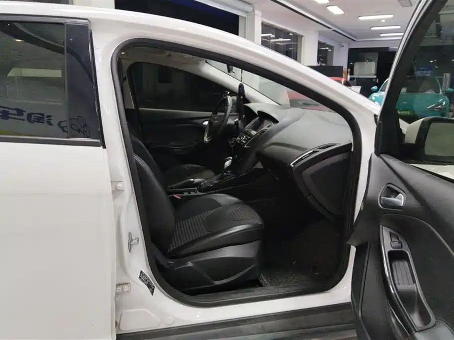 Focus 2018 hatchback classic 1.6L automatic stylish smart mobility version купить на сайте DeffCars