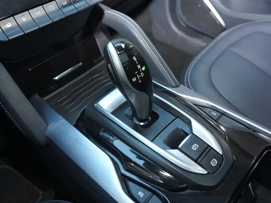 Zhonghua V7 2018 280T DCT premium type 5 seats купить на сайте DeffCars
