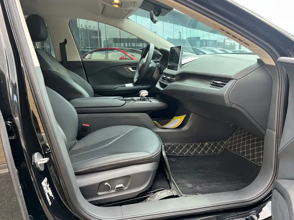 Red Flag Hongqi E-QM5 2023 facelift basic travel version купить на сайте DeffCars
