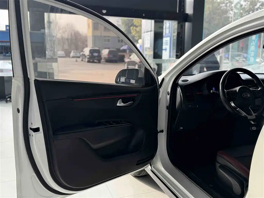 KX CROSS 2019 1.6L automatic smart sunroof version National V купить на сайте DeffCars