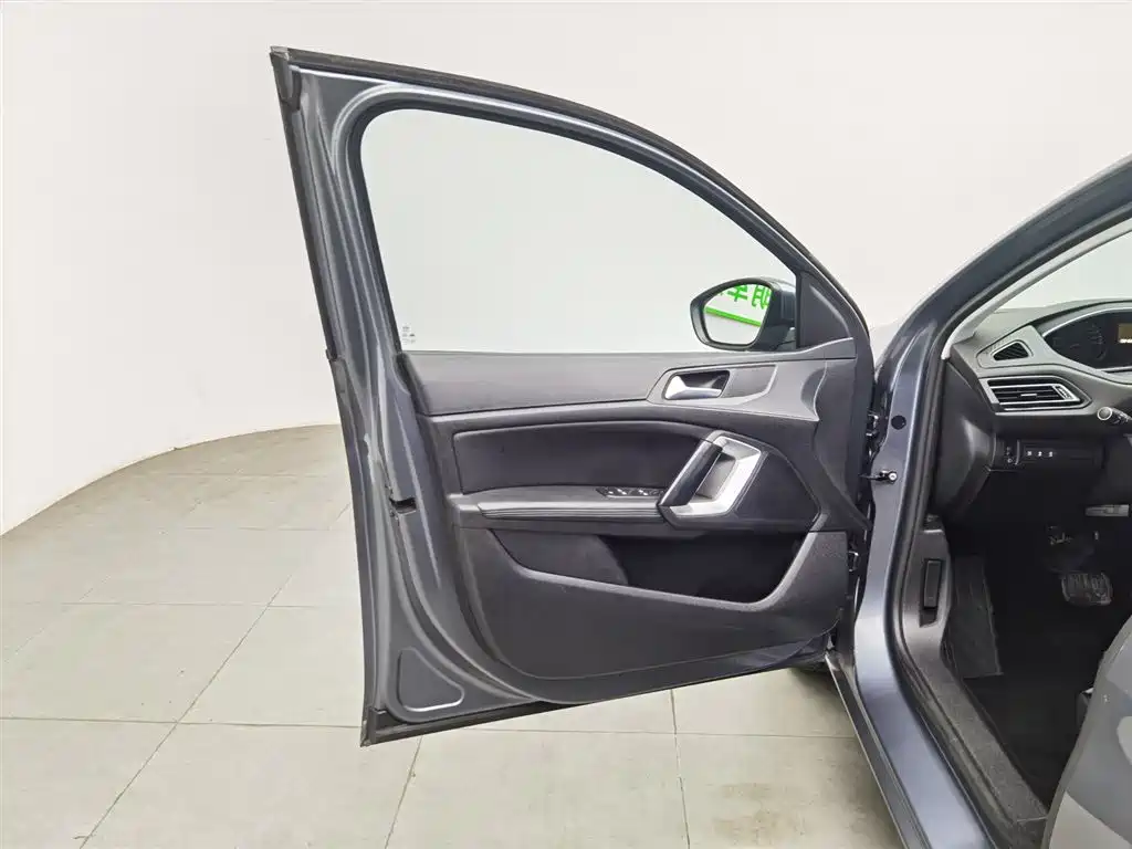 Peugeot 308 2018 1.6L automatic luxury version купить на сайте DeffCars