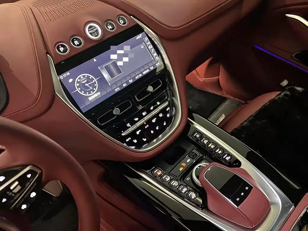 Aston Martin DBX 2022 4.0T V8 купить на сайте DeffCars