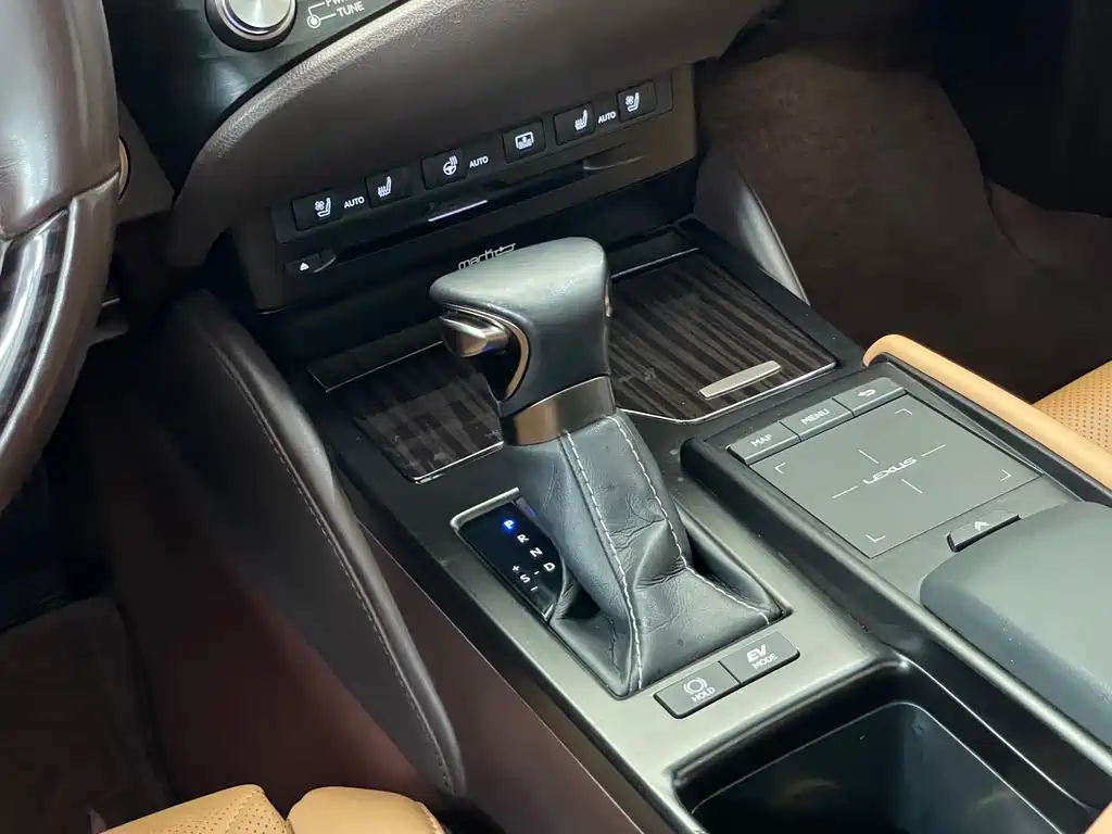 Lexus ES 2021 300h Executive Edition купить на сайте DeffCars