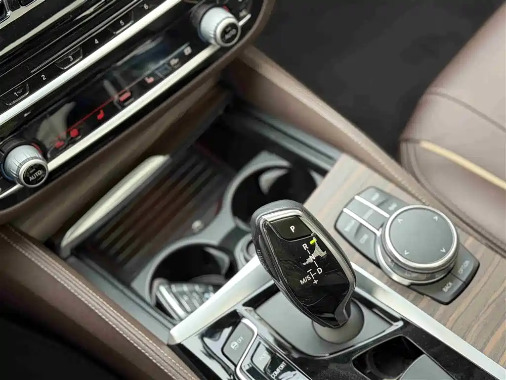 BMW 5 Series 2018 530Li Exclusive Luxury Package купить на сайте DeffCars