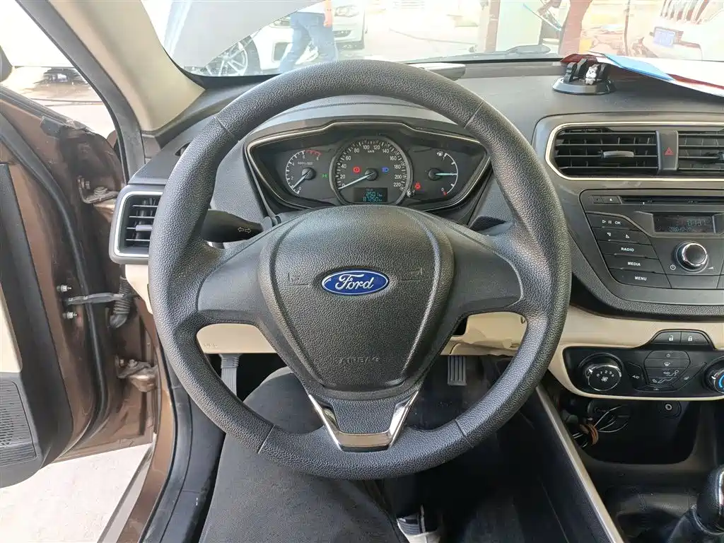 Escort 2017 facelift 1.5L manual comfort type купить на сайте DeffCars
