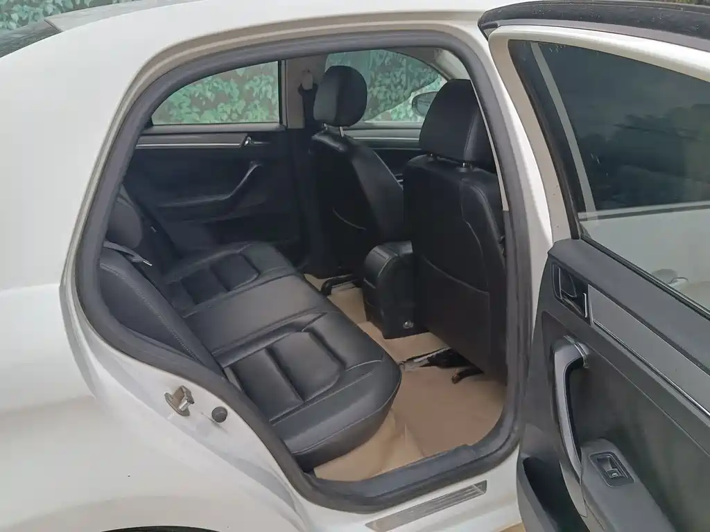 Bora 2014 1.6L Manual Comfort Edition купить на сайте DeffCars