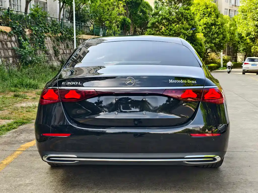 Mercedes-Benz E-Class 2025 E 300 L Luxury Model купить на сайте DeffCars
