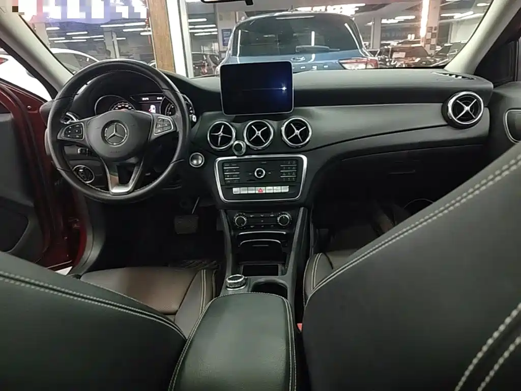 Mercedes-Benz GLA 2018 GLA 200 Fashion Model купить на сайте DeffCars
