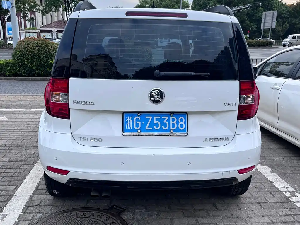 Yeti 2017 TSI280 DSG Car Enjoy Brother Edition купить на сайте DeffCars