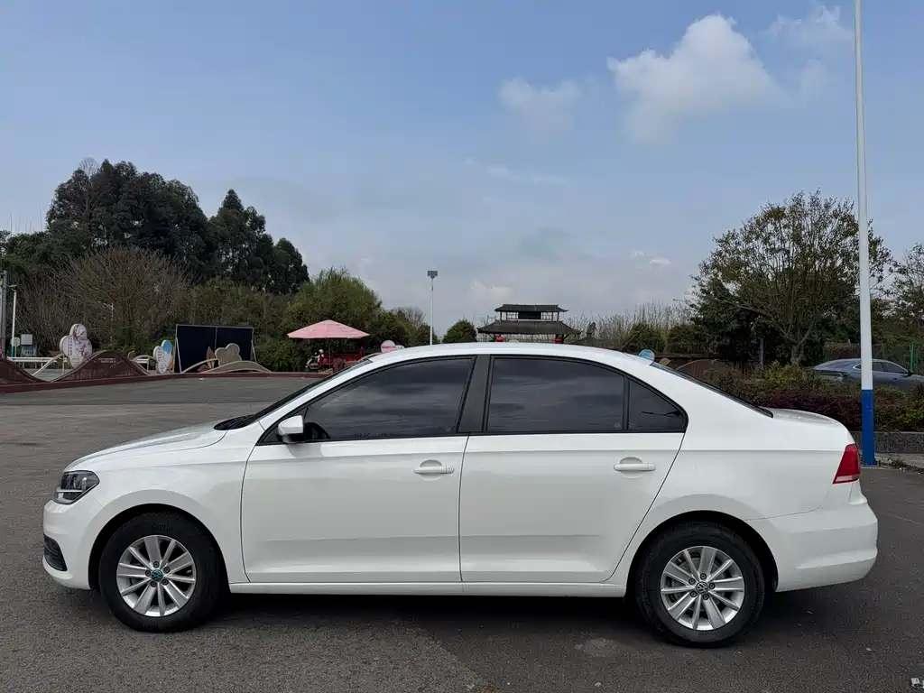 Santana 2016 1.4L Manual Fashion Edition купить на сайте DeffCars