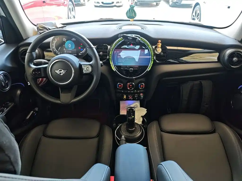 Mini 2023 Modified 1.5T Cooper Artist Five Door Edition купить на сайте DeffCars