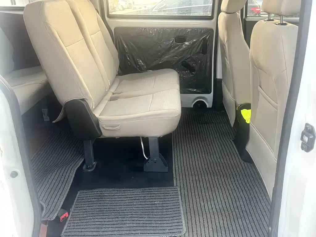Wuling Hongguang V 2019 1.5L basic model National VI LAR купить на сайте DeffCars