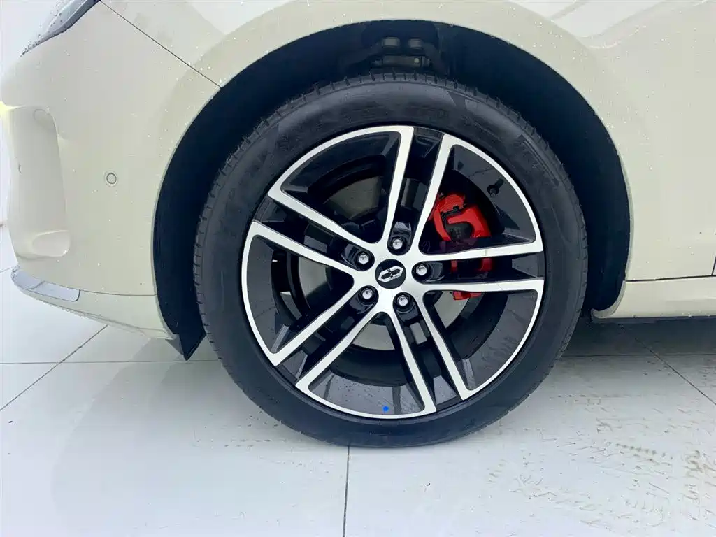 Wenjie M5 2025 extended range Ultra four-wheel drive version купить на сайте DeffCars