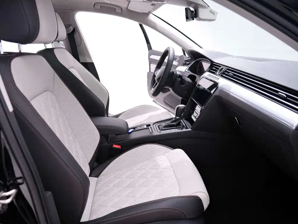 Magotan 2023 2 million commemorative edition 330TSI DSG luxury model купить на сайте DeffCars