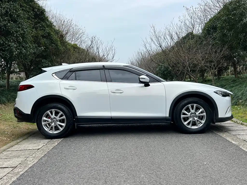 Mazda CX-4 2016 2.0L automatic two-wheel drive Blue Sky Vibrant Edition купить на сайте DeffCars