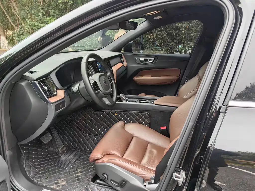 Volvo XC60 2024 B5 four-wheel drive Zhiyuan Deluxe Edition купить на сайте DeffCars