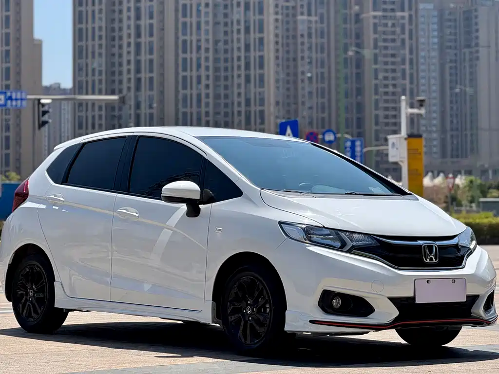 Fit 2018 1.5L CVT Fashion Edition купить на сайте DeffCars