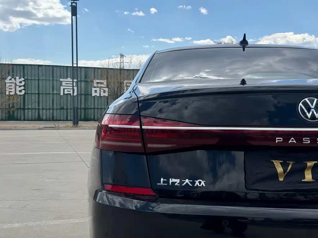 Passat 2023 330TSI Deluxe Edition купить на сайте DeffCars