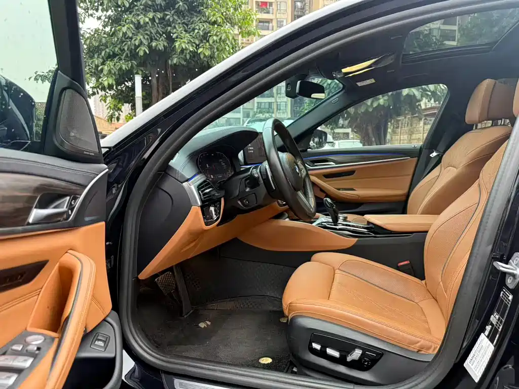 BMW 5 Series 2023 530Li Exclusive M Sports Package купить на сайте DeffCars