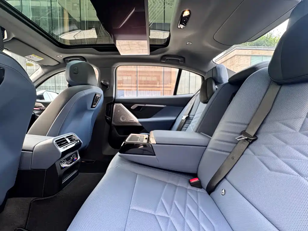 BMW 5 Series 2025 530Li Exclusive M Sports Package купить на сайте DeffCars