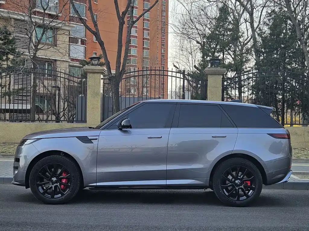 Range Rover Sport 2023 400PS Dynamic SE купить на сайте DeffCars