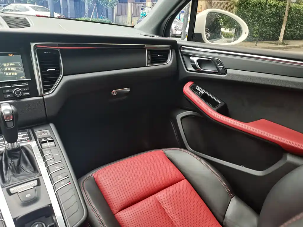 Macan 2016 Macan 2.0T купить на сайте DeffCars