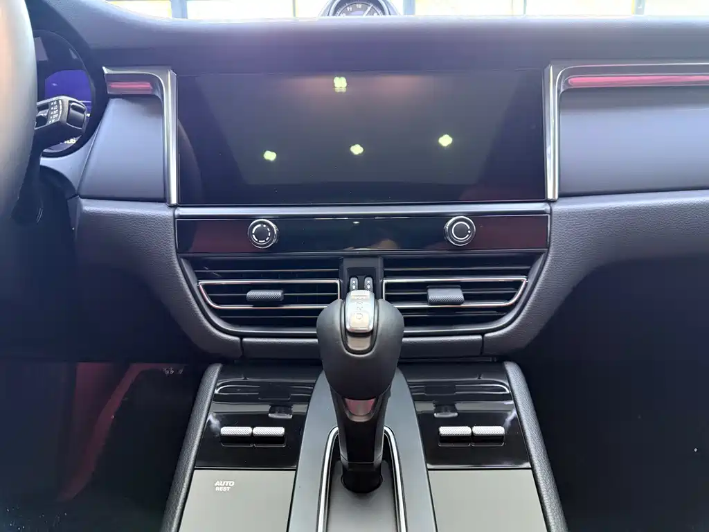 Macan 2025 Macan 2.0T Dream Edition купить на сайте DeffCars