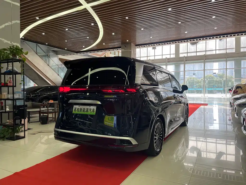 Denza D9 2022 DM-i 970 four-wheel drive premium model купить на сайте DeffCars