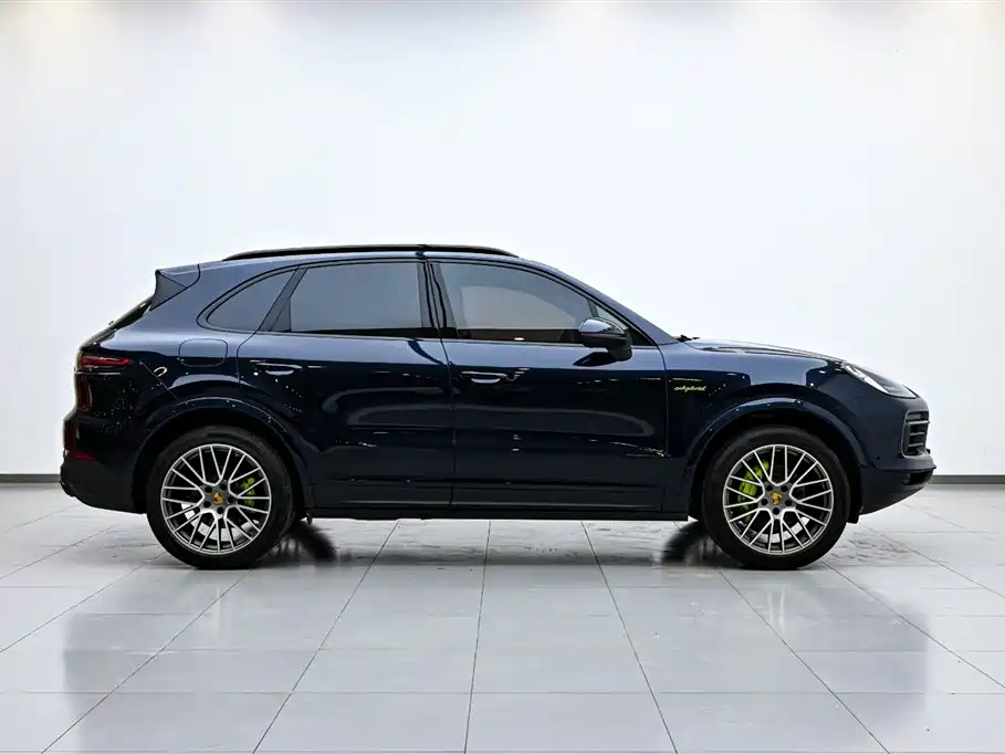 Cayenne New Energy 2023 Cayenne E-Hybrid 2.0T Platinum Edition купить на сайте DeffCars