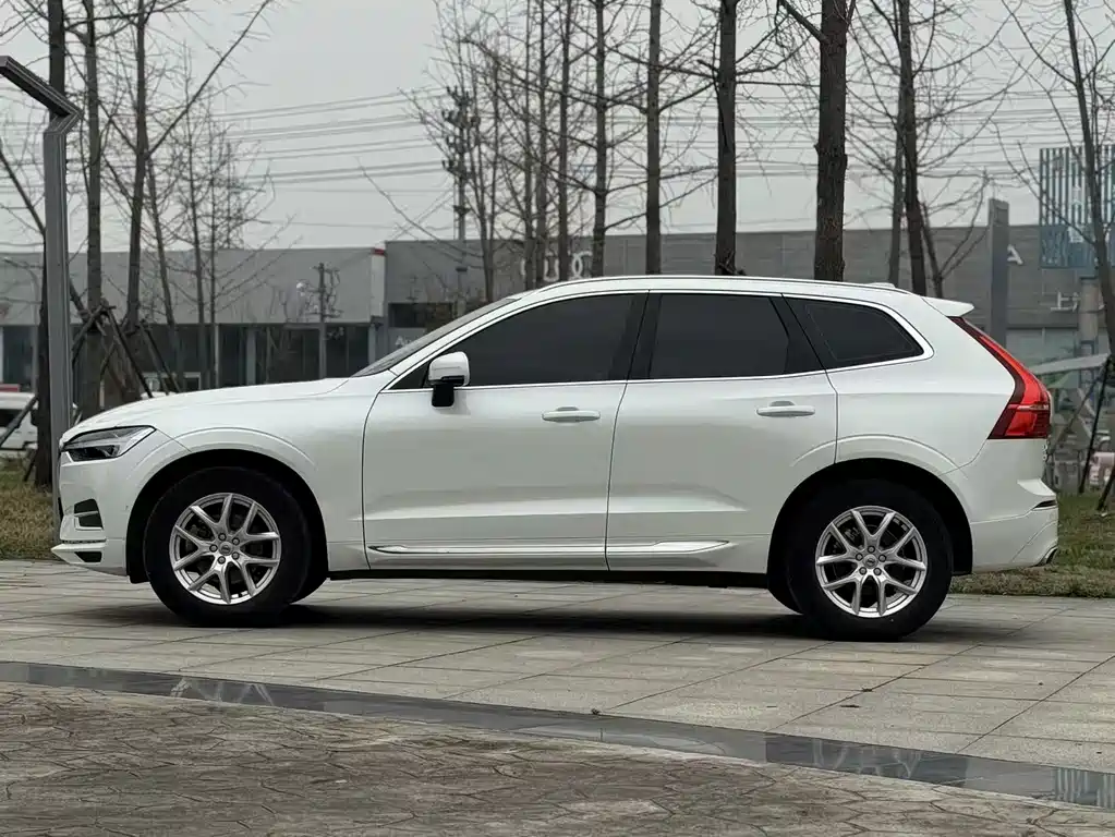 Volvo XC60 2021 T5 four-wheel drive Zhiyi Luxury Edition купить на сайте DeffCars