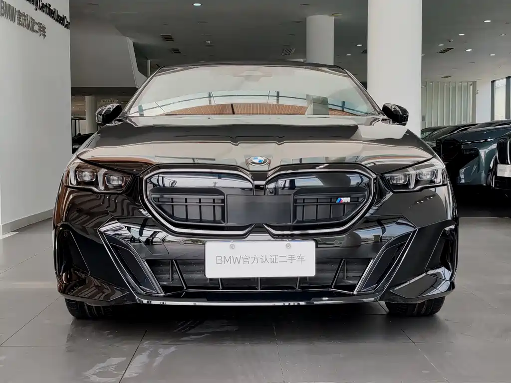 BMW 5 Series 2025 530Li Leading M Sports Package купить на сайте DeffCars