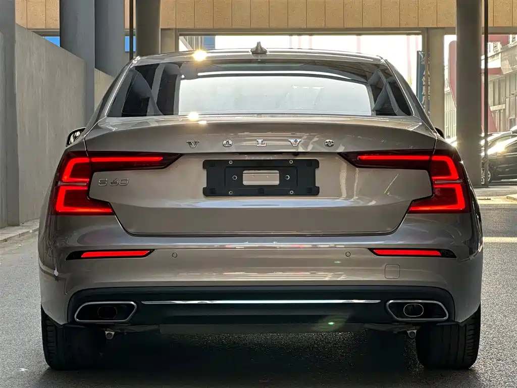 Volvo S60 2022 B4 Zhiyi Luxury Edition купить на сайте DeffCars