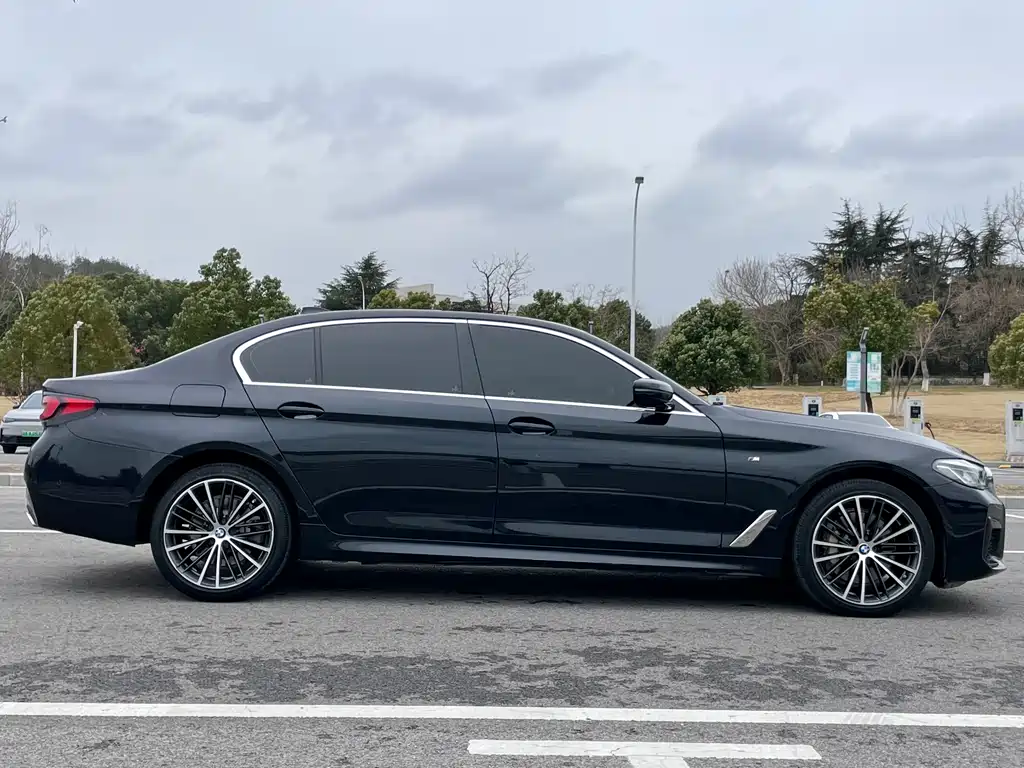 BMW 5 Series 2021 facelift 530Li leading M sports package купить на сайте DeffCars