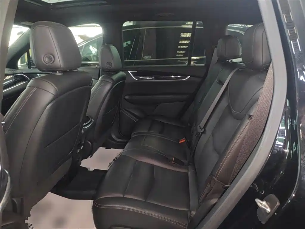 Cadillac XT6 2022 2.0T seven-seat two-wheel drive luxury model купить на сайте DeffCars