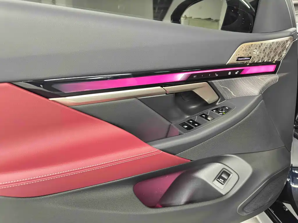 BMW 5 Series 2025 530Li Exclusive M Sports Package купить на сайте DeffCars