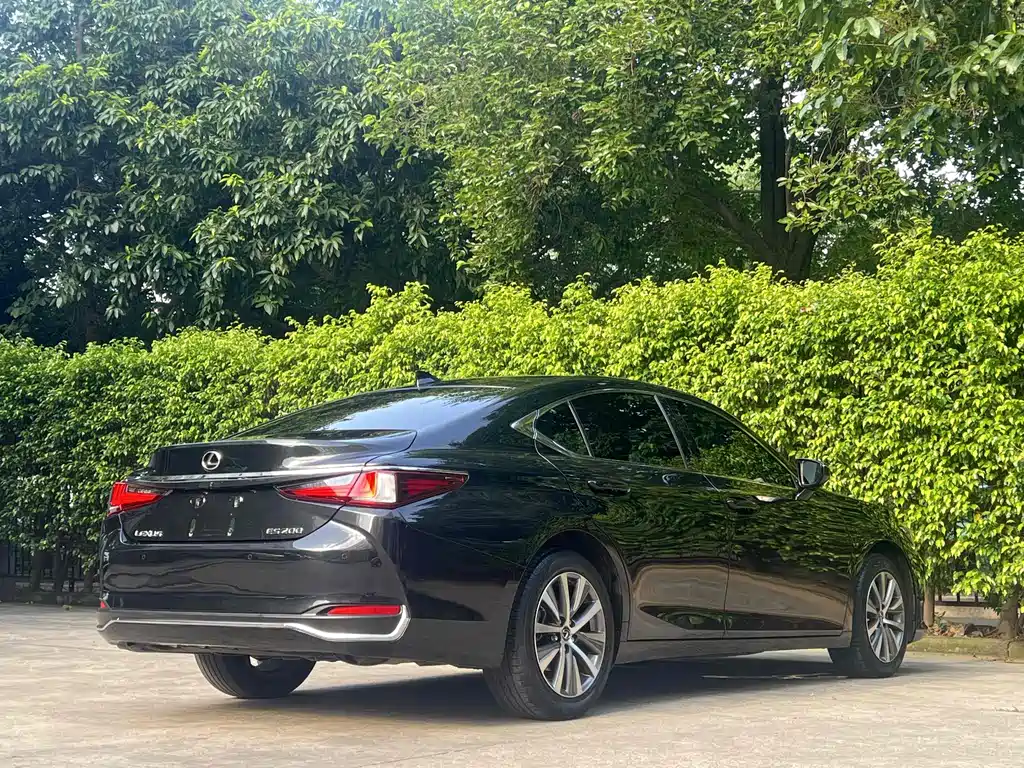 Lexus ES 2020 200 Deluxe Edition купить на сайте DeffCars
