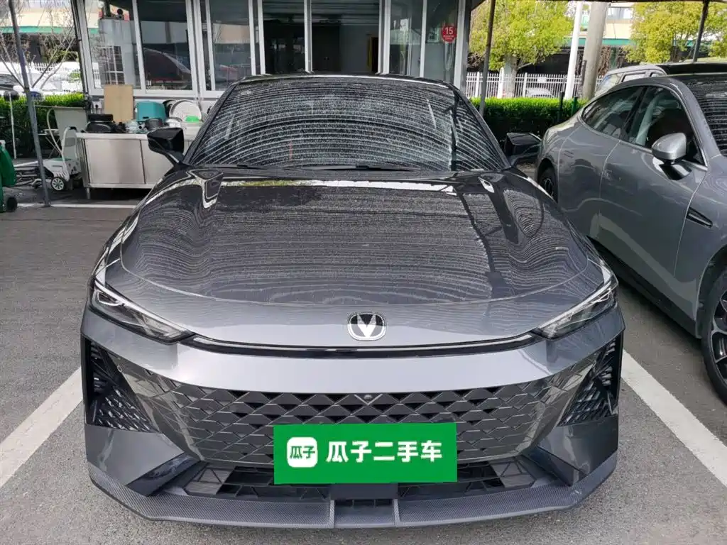 Changan UNI-V 2024 1.5T premium model купить на сайте DeffCars