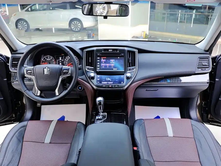 Crown 2017 2.0T Sports Edition купить на сайте DeffCars