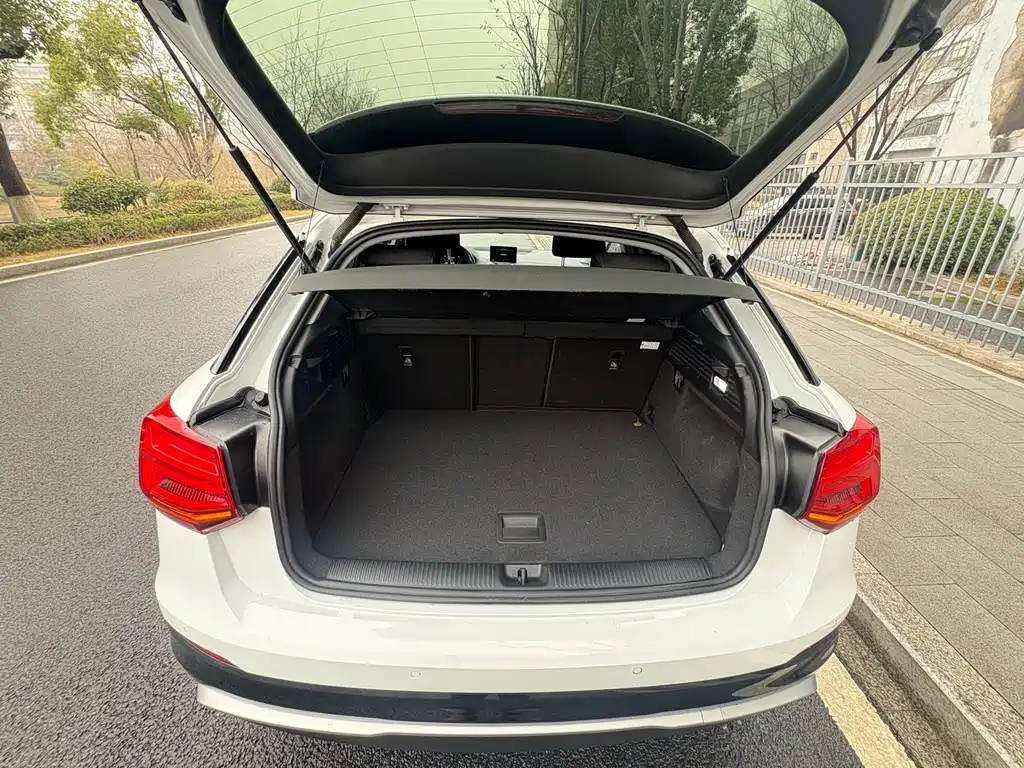 Audi Q2L 2018 35 TFSI launches exclusive version, National VI купить на сайте DeffCars